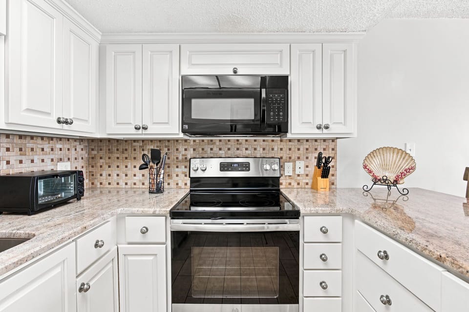 Lei Lani 202T - Kitchen