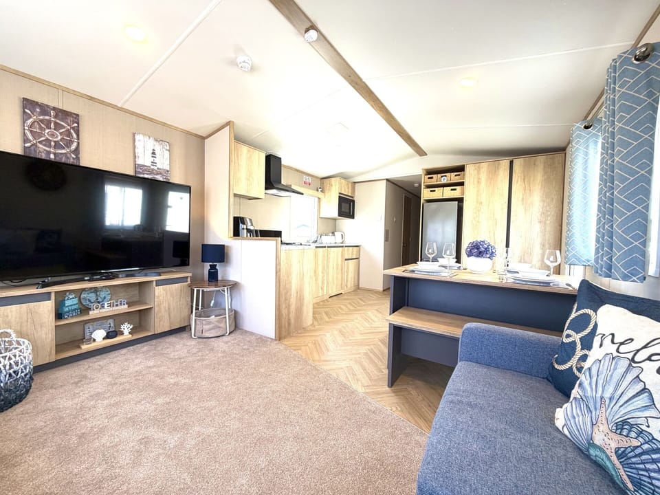 Living Room / Lounge