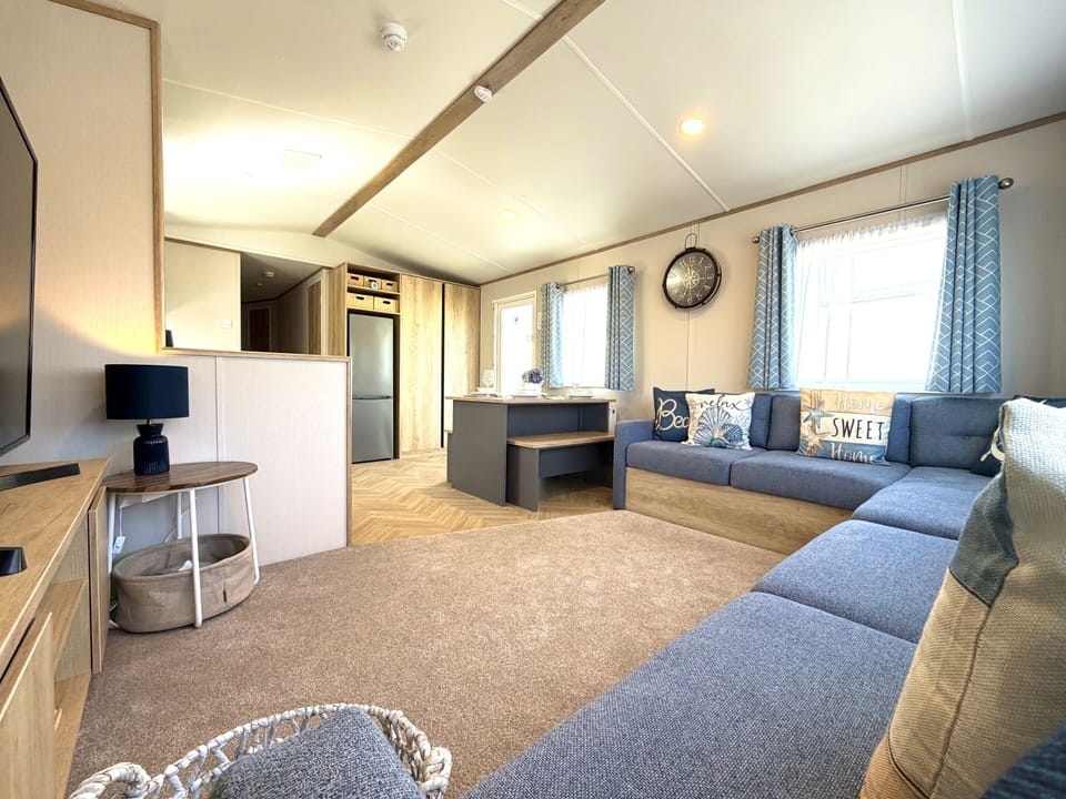 Living Room / Lounge