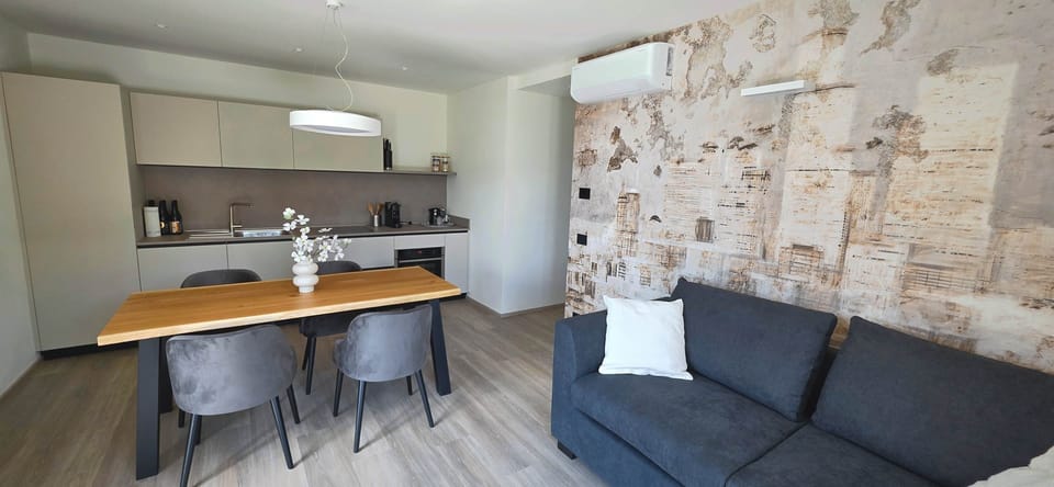 Roma 01 Wohnzimmer Esstisch Sofa