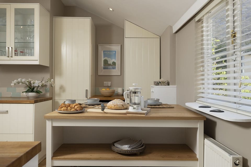 Thomas Street House Kitchen - StayCotswold