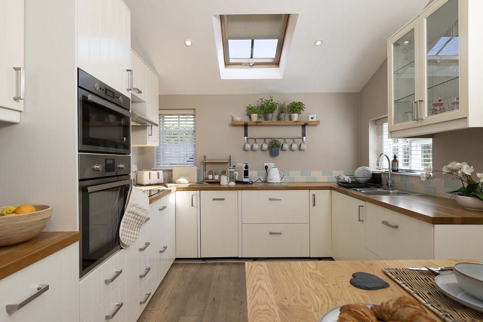 Thomas Street House Kitchen - StayCotswold