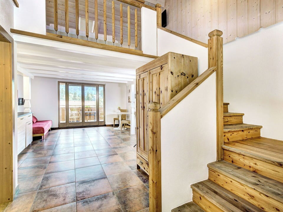 Wood, Flooring, Interior Design, Floor, Ceiling, Wood Flooring, Furniture, Room, Door, Hardwood