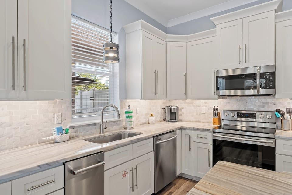 Kitchen with Under Counter Ice Maker