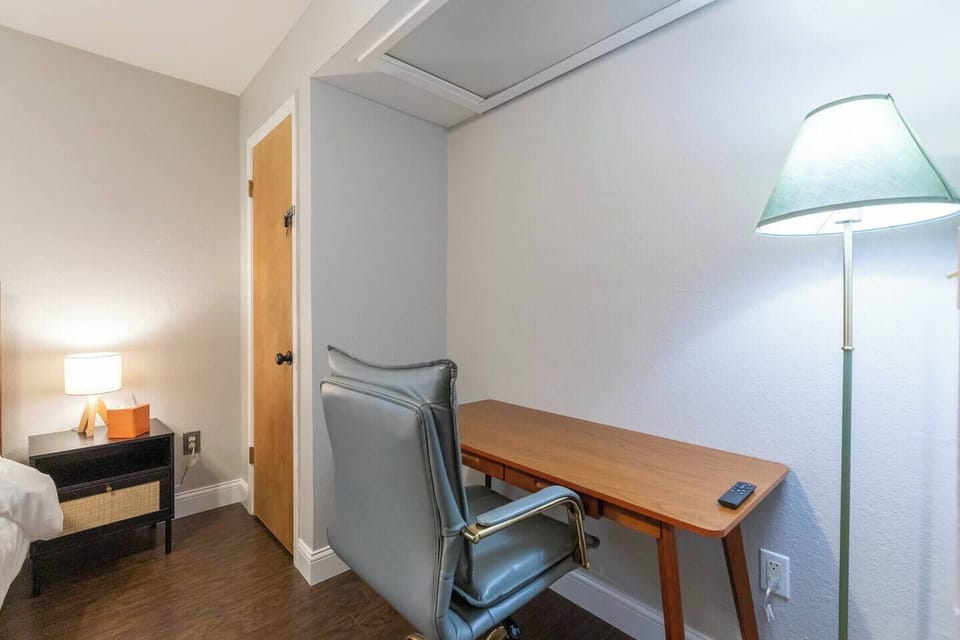 Bedroom 2 / Personal Workspace