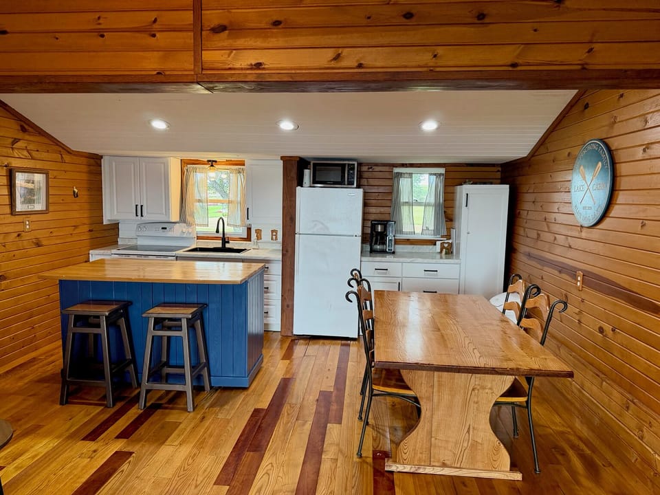 Kitchen & Dining Area