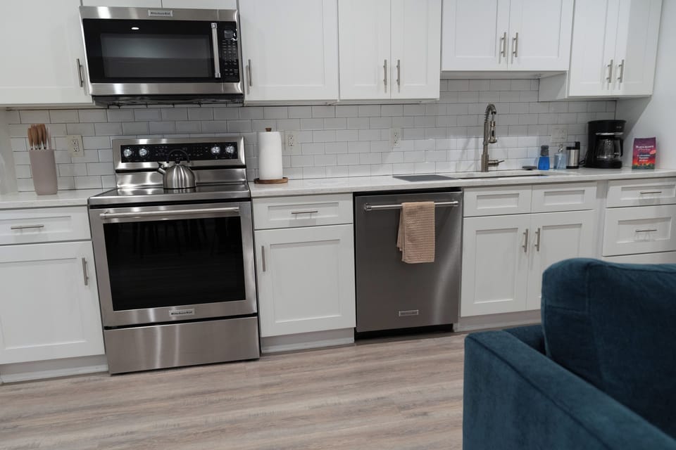 Full chef's kitchen with stainless appliances