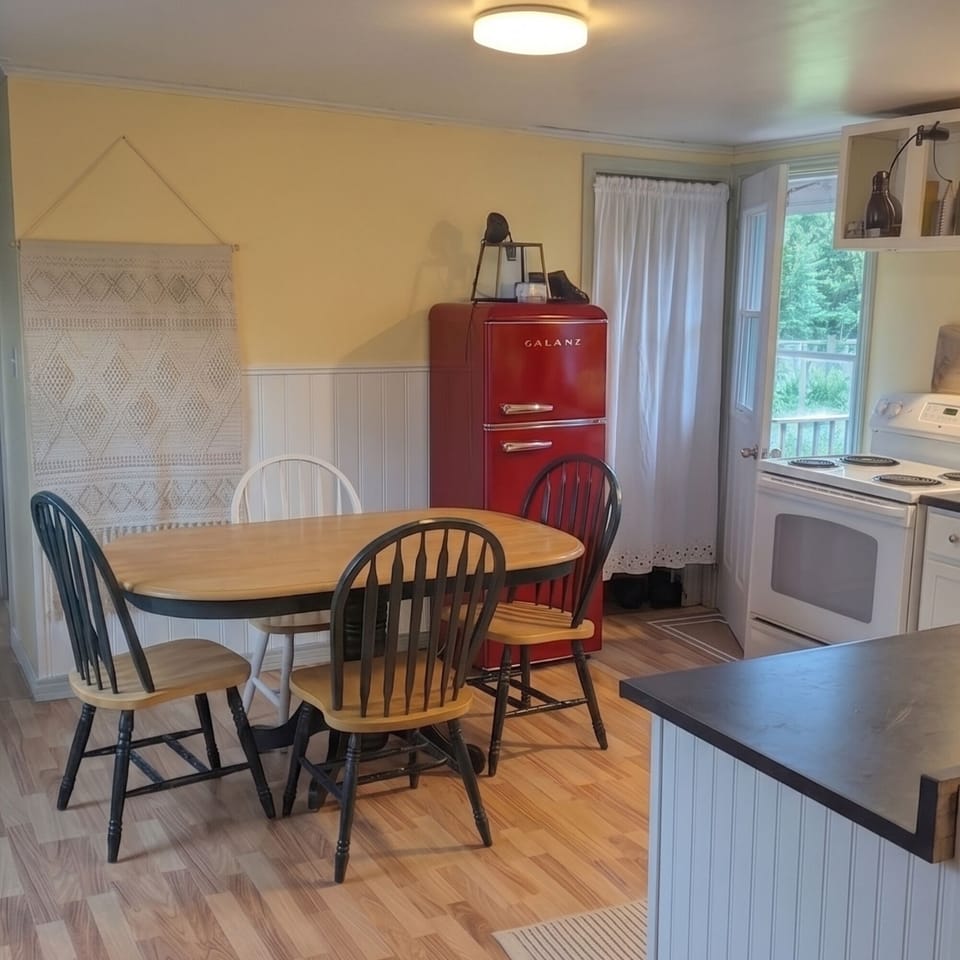 Cozy, bright kitchen.