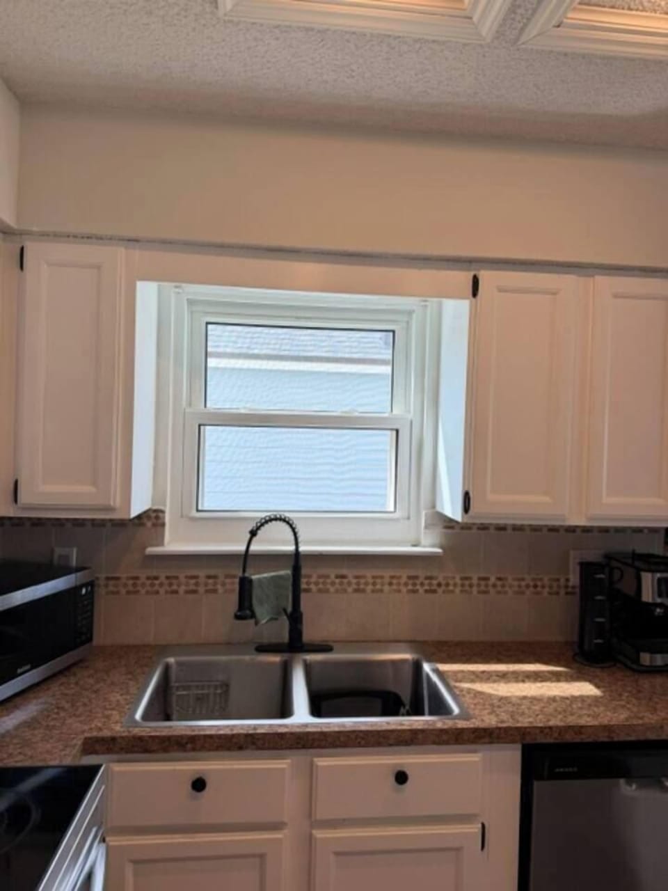 Light, airy, and ready for your morning coffee. The open layout and modern fridge make this kitchen the perfect functional heart of the home.