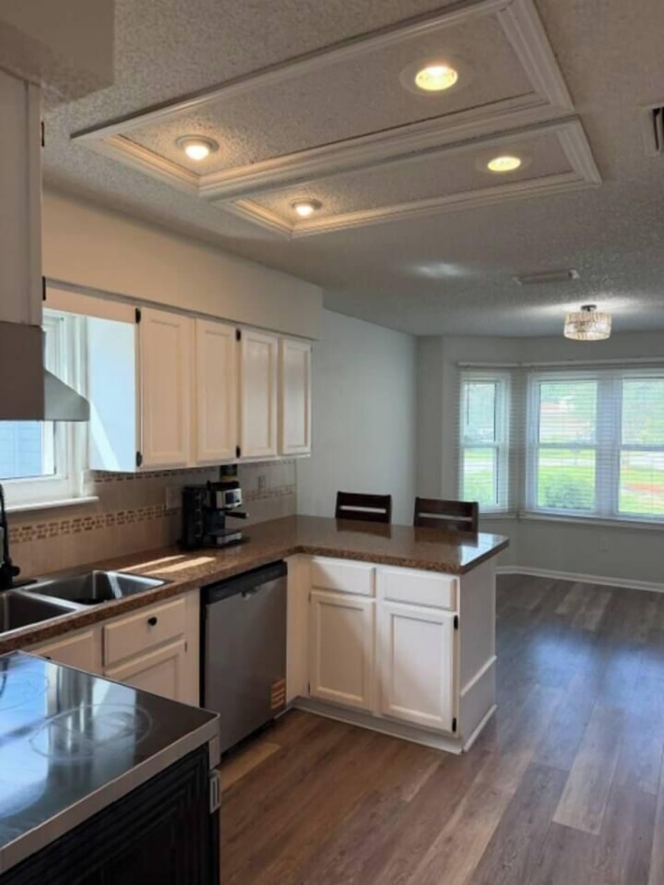 Enjoy the high-end feel of full-sized stainless steel appliances. Whether you're meal prepping for the week or just keeping the drinks cold, this kitchen has you covered.