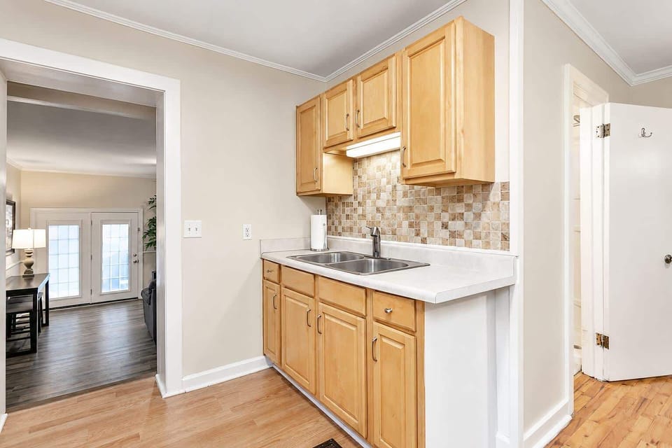 Ample counter space & storage