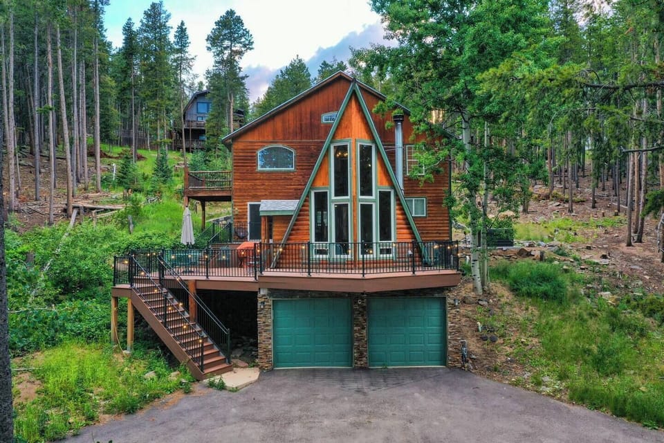 Wake up surrounded by towering pines in your own private mountain retreat. With spacious outdoor living, peaceful forest views, and room to truly unwind, this home is ideal for monthly stays, remote work, or an extended Colorado escape.
