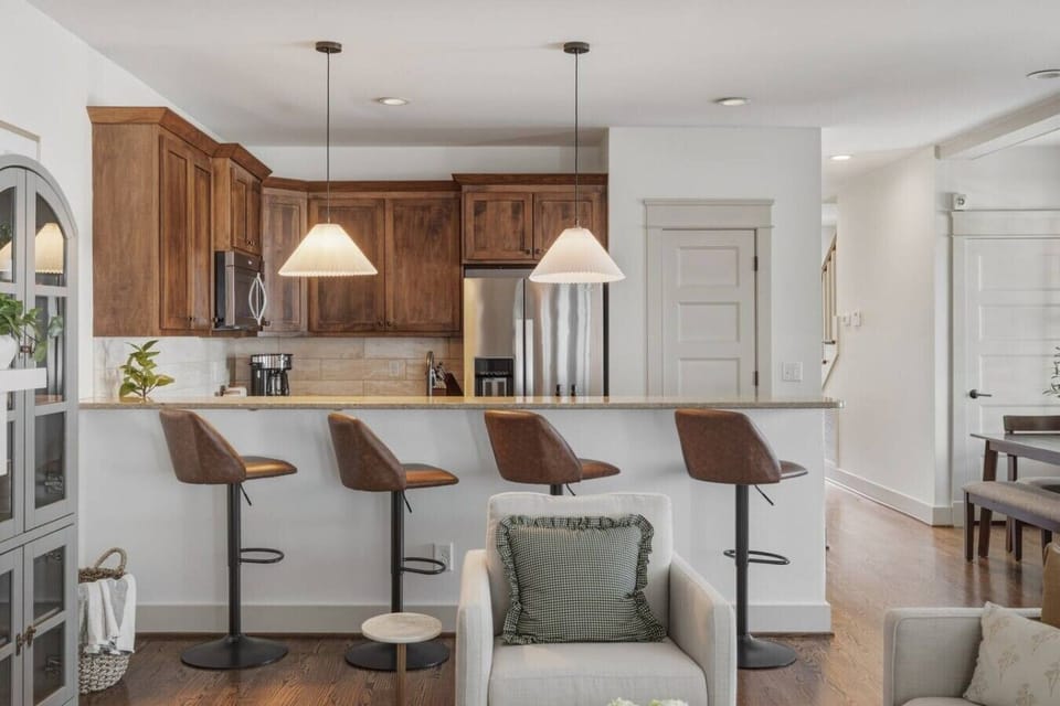 Fully equipped kitchen with stainless steel appliances. Bar countertop includes seating for 4.