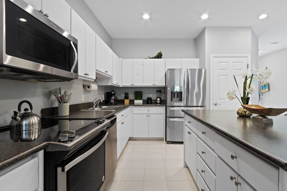 Fully equipped kitchen with everything you need to make your favorite meals