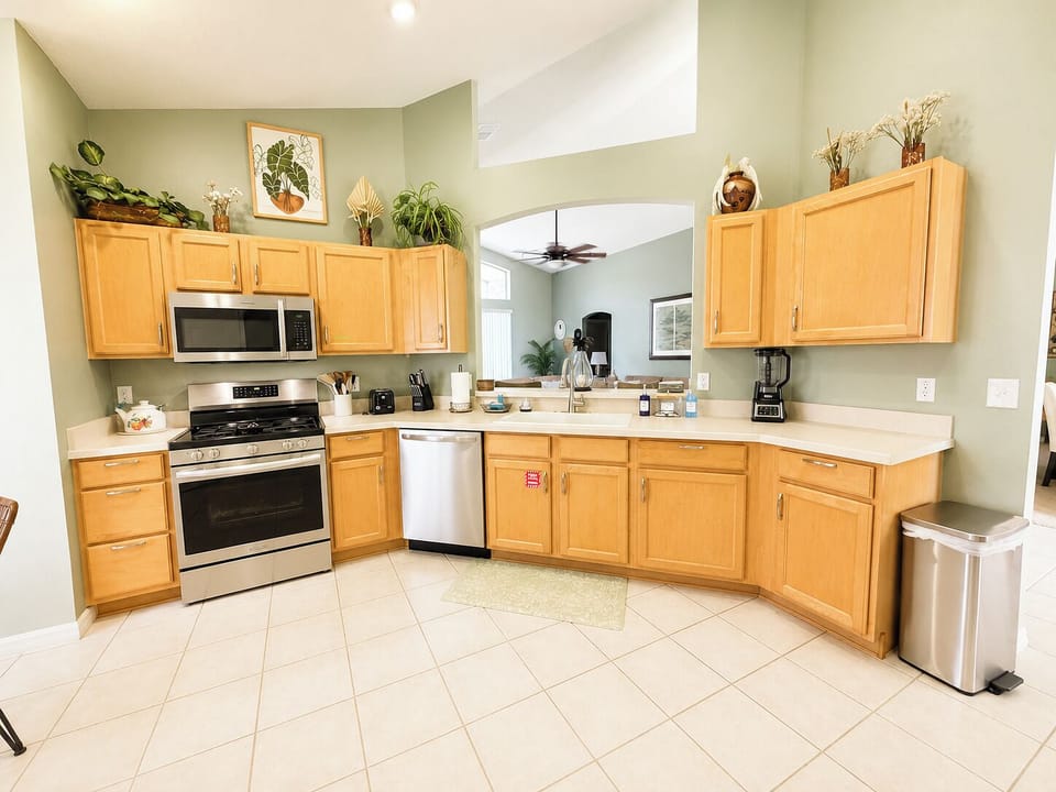 Fully equipped kitchen for in home cooking
