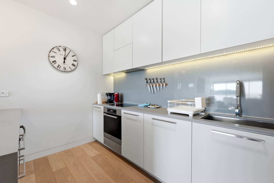 Full kitchen