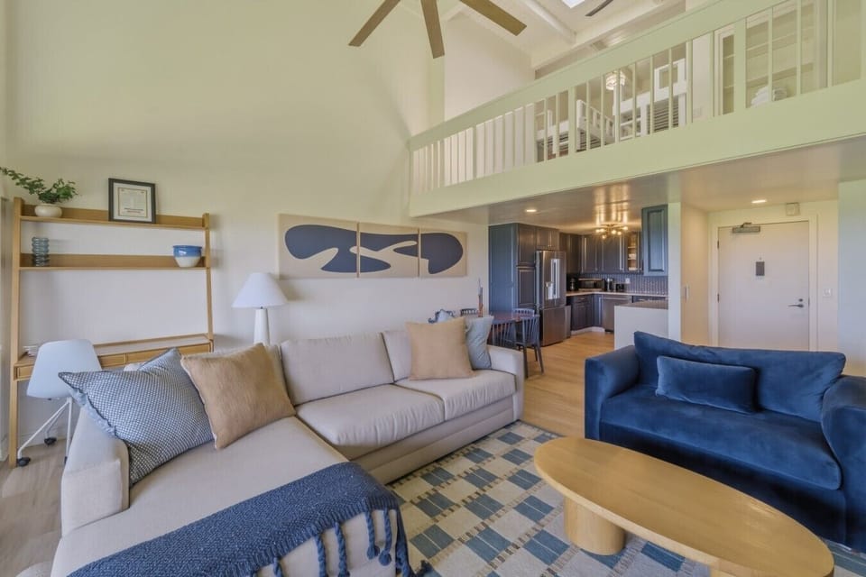 Flexible living-room seating beneath soaring ceilings