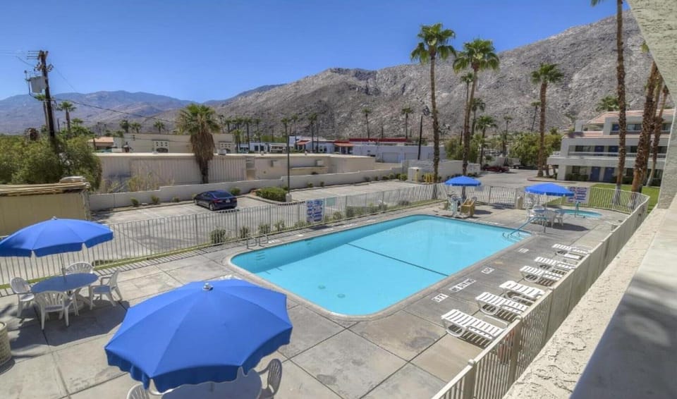 Holiday Home Swimming Pool