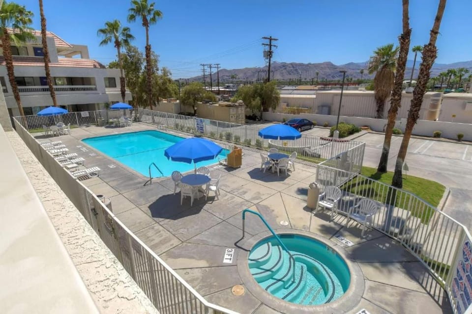 Hotel Swimming Pool