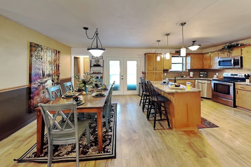 Open Concept Kitchen & Dining Area