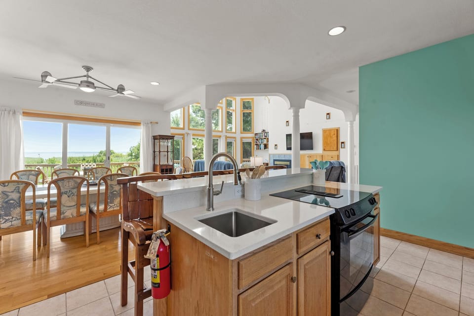 M872: Sound of Peace | Mid Level Kitchen