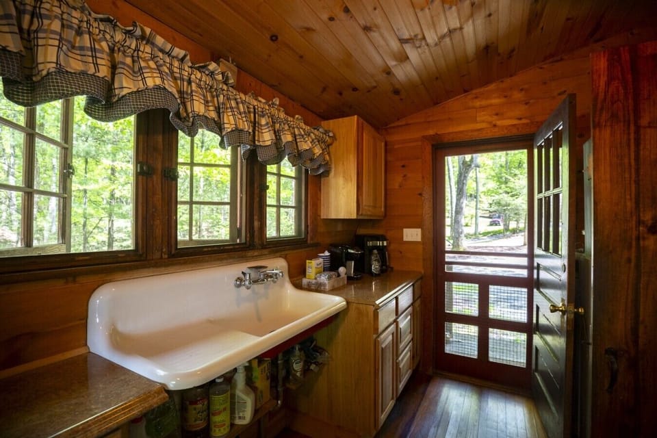 Kelly kitchen door