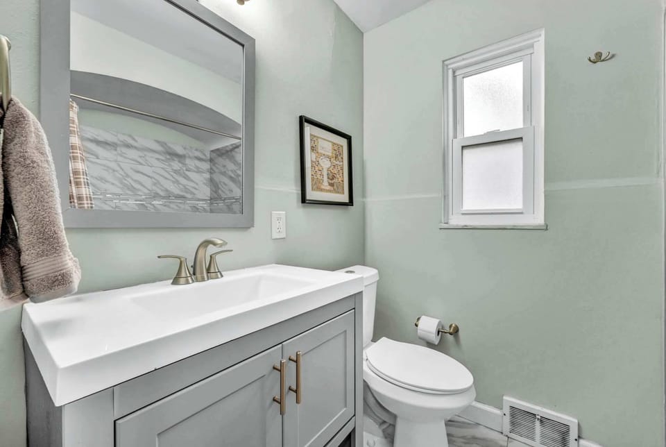 Freshen up at the classic vanity & sink combo