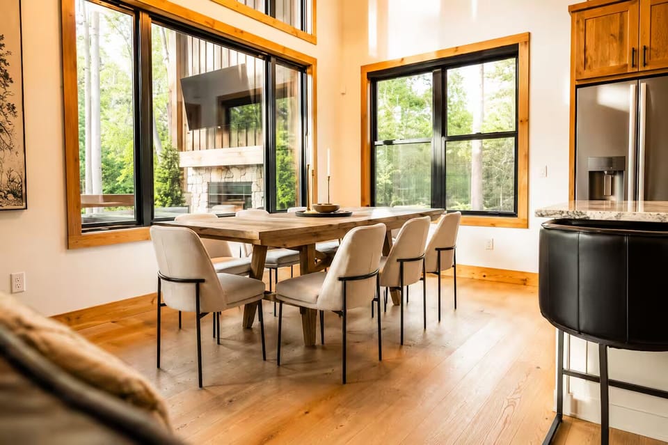 Sunlit dining for 6 with forest views and warm modern mountain style