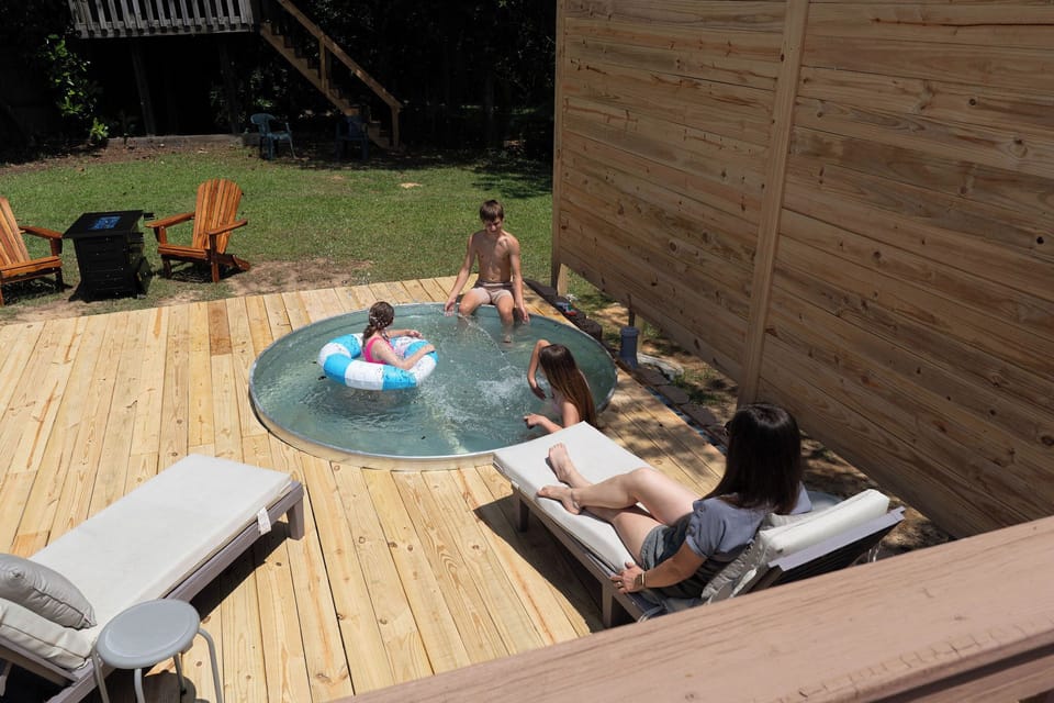 Outdoor spa tub