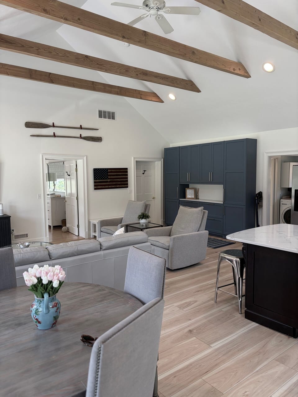 Bright open-concept living, dining & kitchen space
