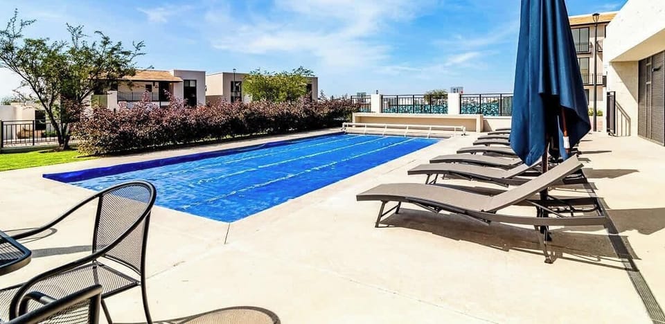 La alberca es una amenidad compartida entre los vecinos y se requiere de una reserva para utilizarla, consulta con tu anfitrión la disponibilidad.