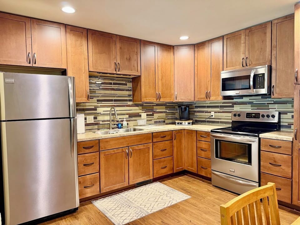 Cook with ease in this fully stocked modern kitchen.