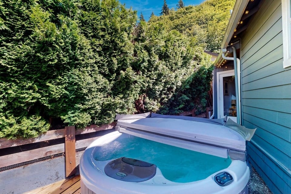 Private hot tub