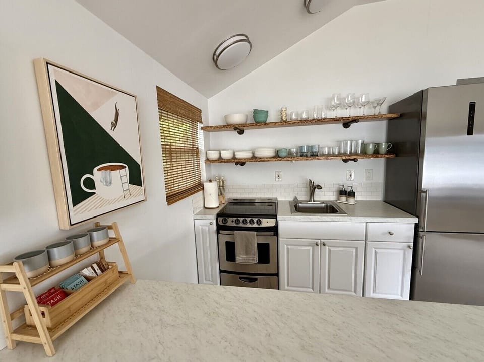 Kitchen & tea station