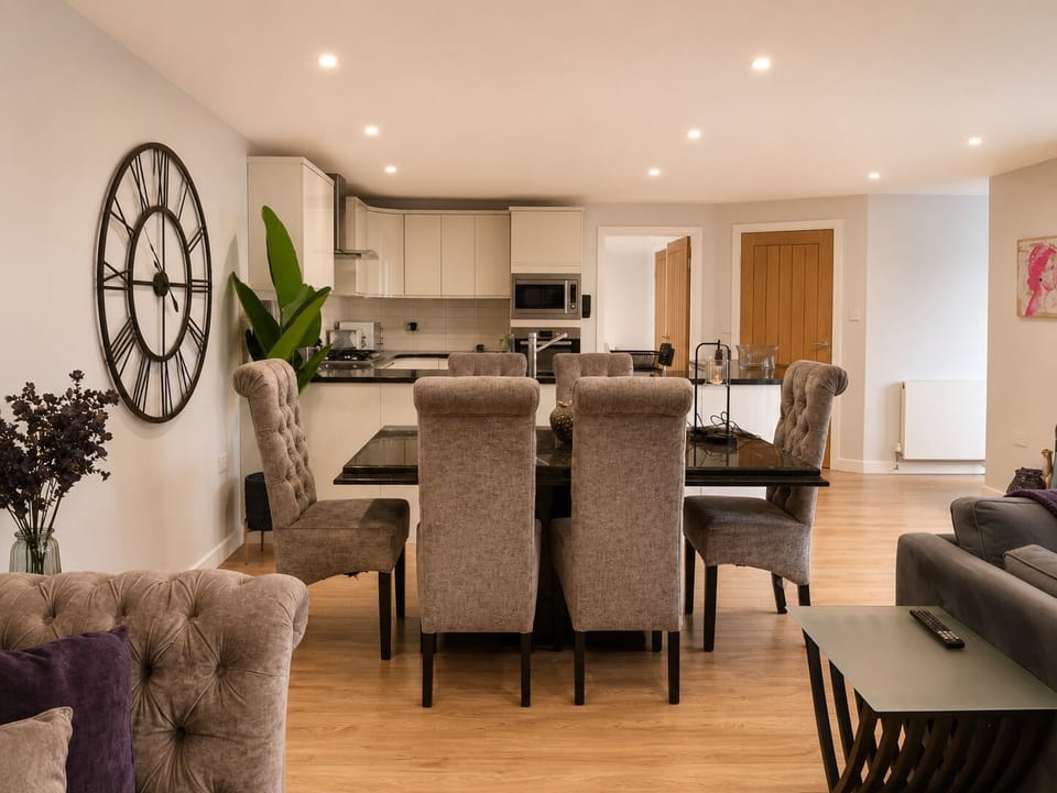 The Bungalow - Dining Kitchen