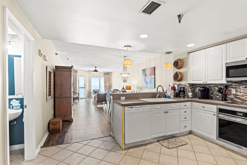 Full kitchen