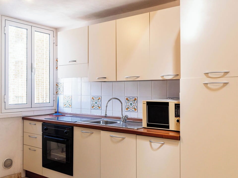 Kitchen Appliance, Kitchen, Major Appliance, Countertop, Wood, Cabinetry, Flooring, Kitchen Sink, Interior Design, Room