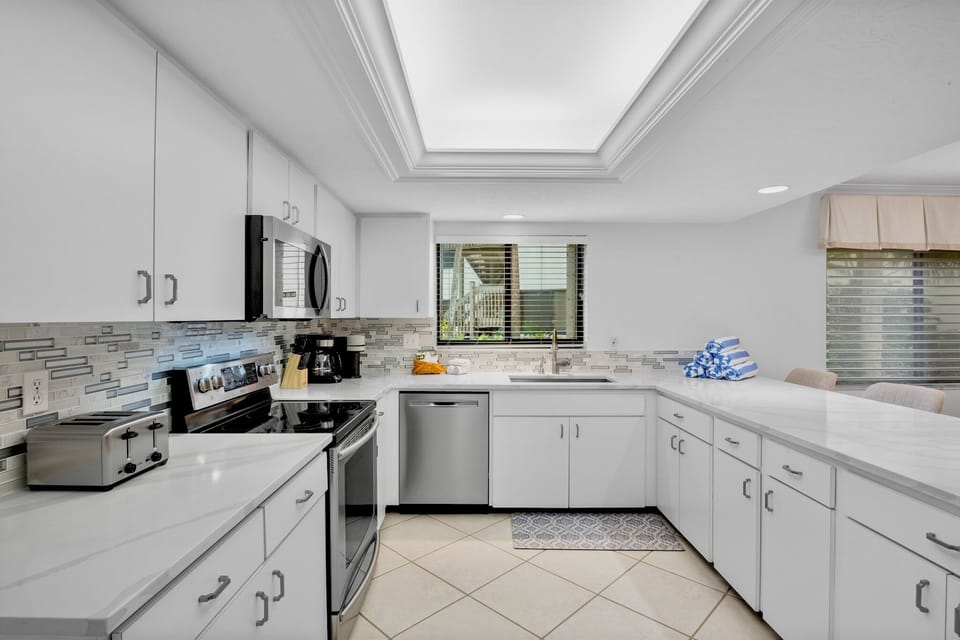 Midnight Cove II Unit 910 by Tropical Sands Accommodations