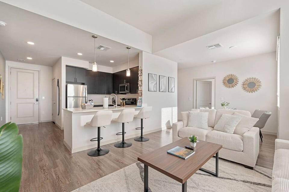 Elegant living room with chic furnishings and a welcoming vibe.