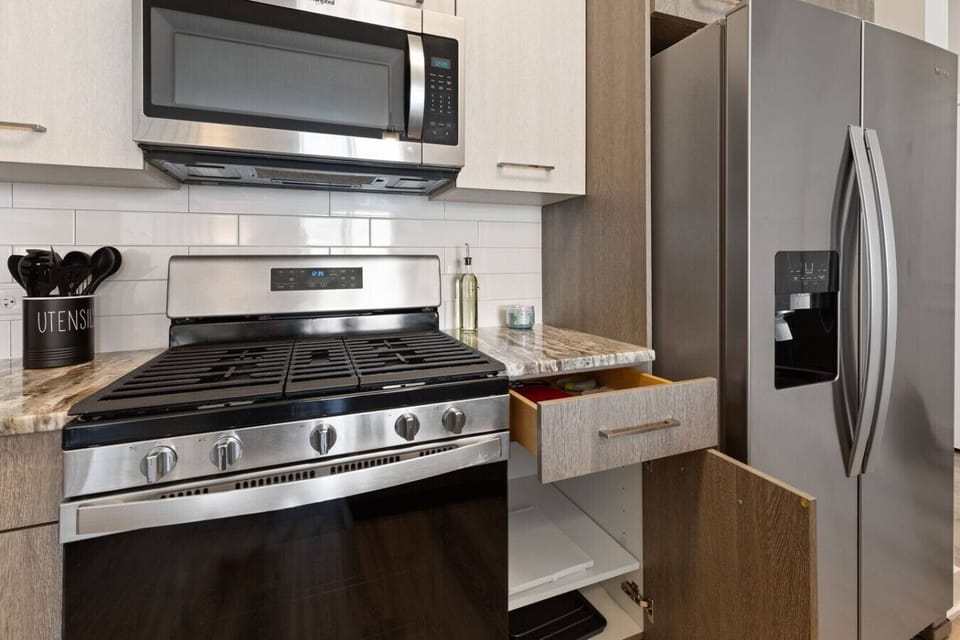 Fully equipped kitchen with all you need.