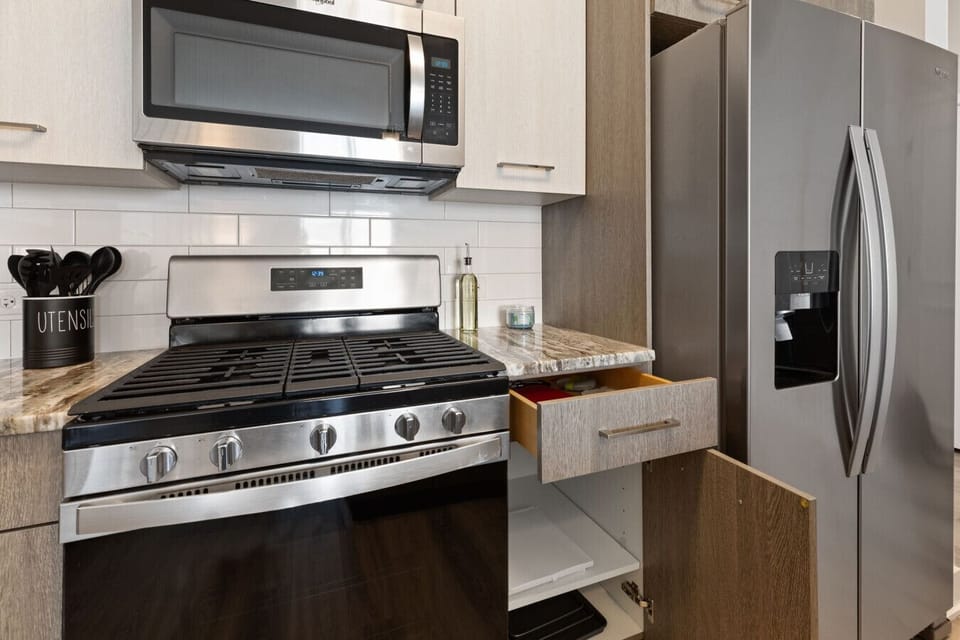 Fully equipped kitchen with all you need.