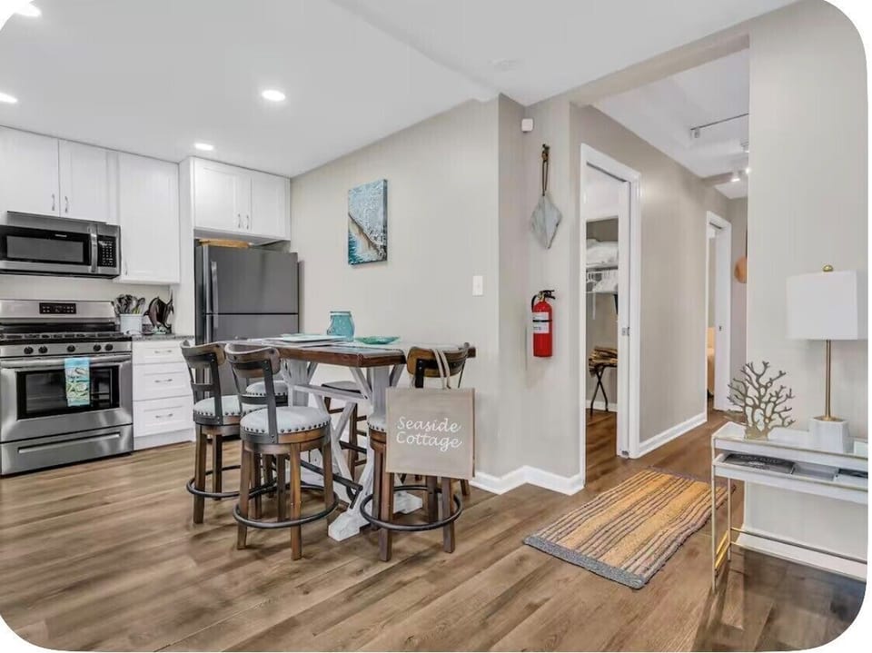Kitchen/Dining Area