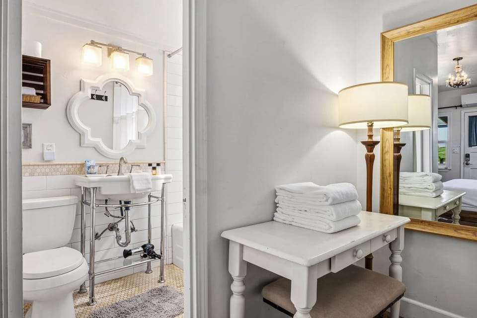 En-suite Full bathroom 