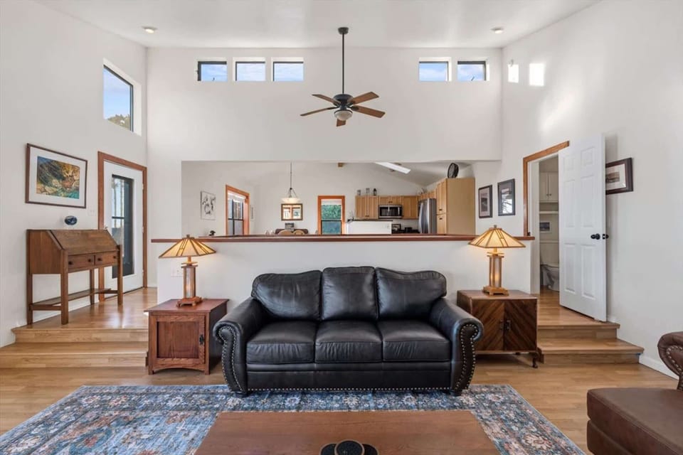 Living room w/ smart TV, ocean view, & patio access