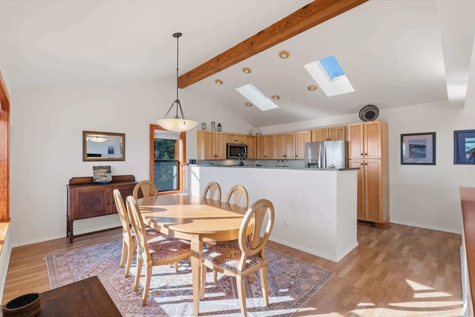 Dining table for 6 & ocean view