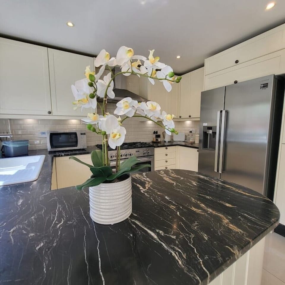 Kitchen Side View 