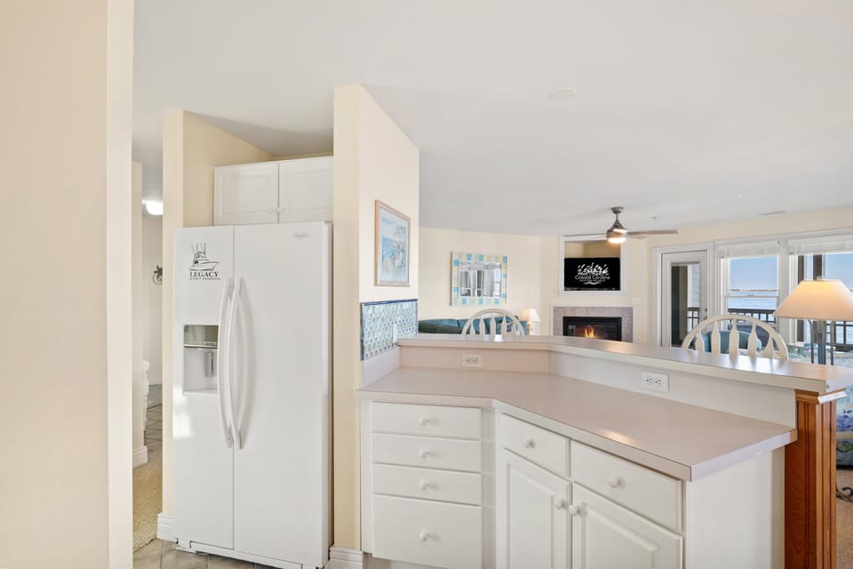 PCBPV1411 Ballast Point Villa 1411 | Kitchen - Island Seating for 4