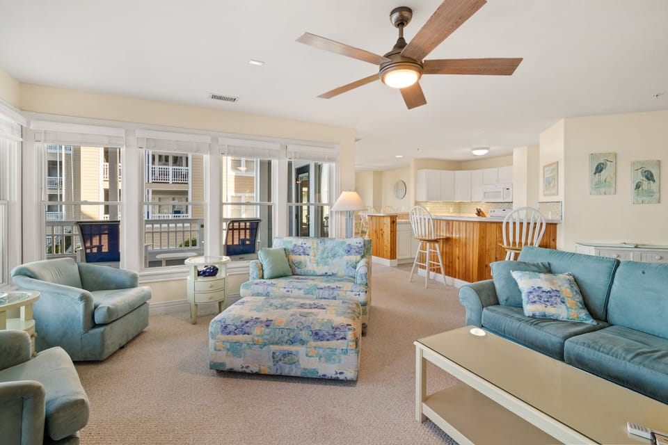PCBPV1411 Ballast Point Villa 1411 | Living Area - Fireplace (Off-Season Only)