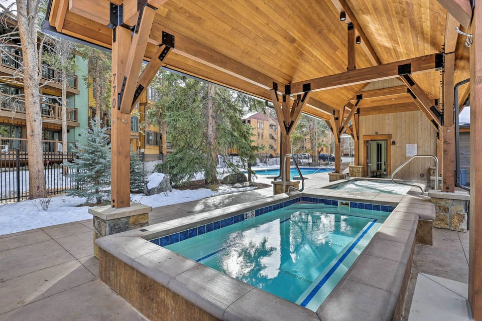 Columbine Condominiums | Community Hot Tub