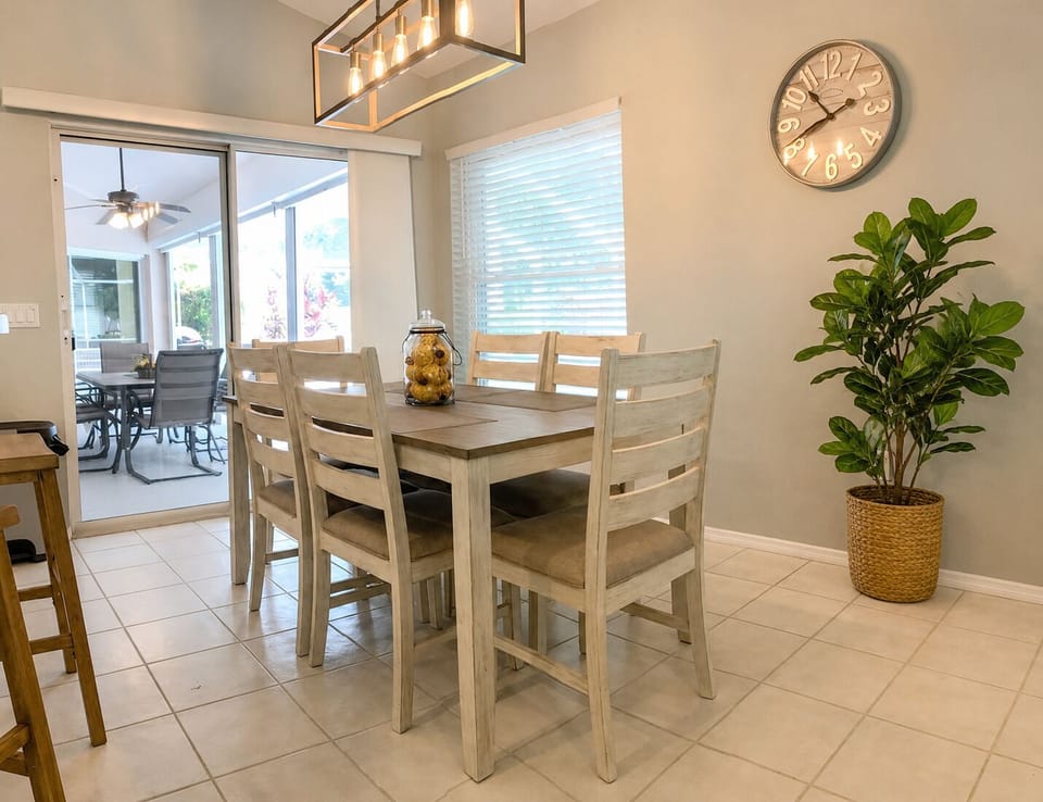 Dining Area for 6 with patio access